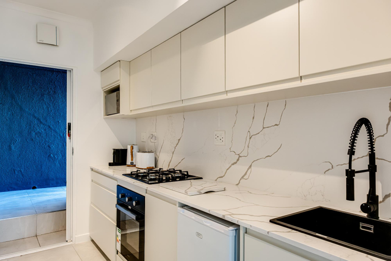 3, Peaceful Apartment in Camps Bay Sapphire Tide Suit, City of Cape Town