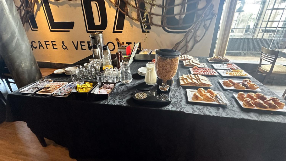 Food & Drinks 5, Puerto Amarras Hotel & Suites, La Capital