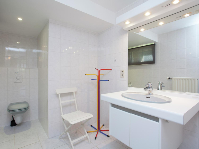 Bathroom 4, Rendeux Valley View Retreat, Luxembourg
