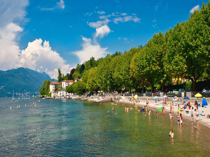 2, Apartment in Luino with Lake Maggiore Views, Varese