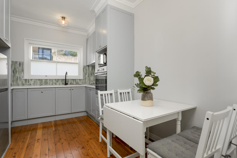 Others 3, Coastal Living Just Metres From Coogee Beach, Sydney