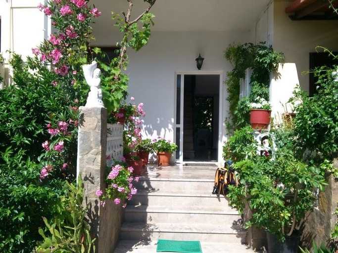 Others 4, Pigi Pension, North Aegean