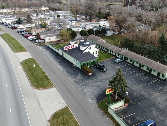 Exterior & Views 2, By The Way Motel Lake Bluff, Lake