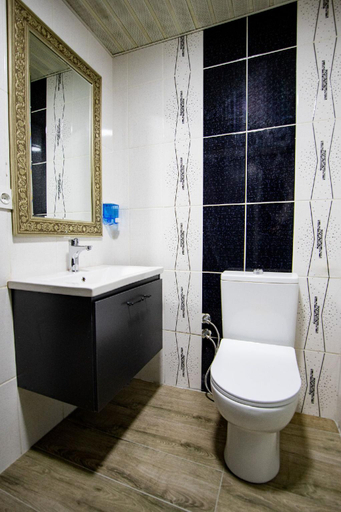 Bathroom 2, Le Marin, Merkez