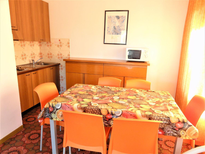 Others 5, Bright Flat in a Villa With Balcony, Venezia