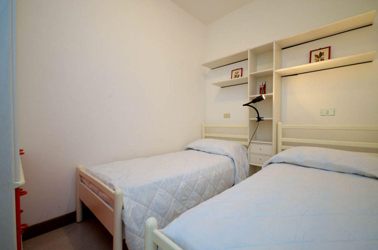 Bedroom 4, Bibione Apartment With sea View, Venezia