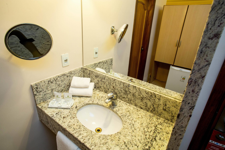 Bathroom 4, Hotel Golden Park Campinas Viracopos By Nacional Inn, Campinas