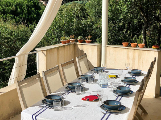 Food & Drinks 5, Villa in La Croix-Valmer with Sea Views, Var