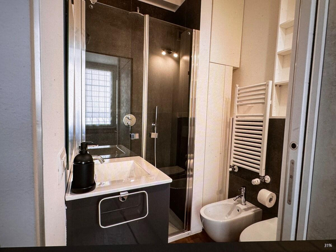 Bathroom 3, Milano Apartments Voghera, Milano