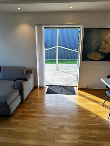 3, Bright Apartment with Patio and Garden, Kristiansand
