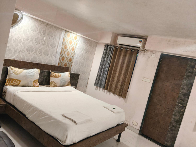 Bedroom 3, Hotel Laxmi Residency, Pune