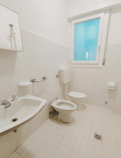 Bathroom 3, Bright and comfortable apartment in Bibione, Venezia