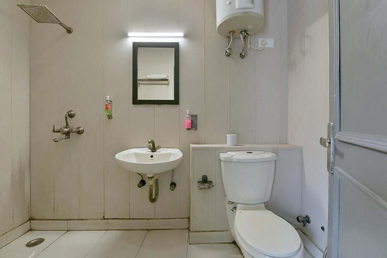 Bathroom 2, Hotel Admire Inn Sec -51 By ASPL, Gautam Buddha Nagar