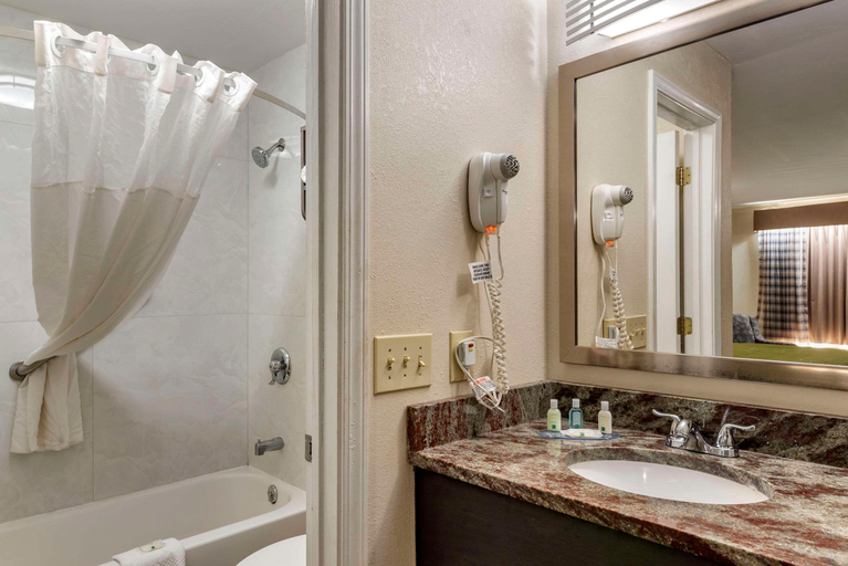 Bathroom 4, Quality Inn Conyers I-20, Rockdale