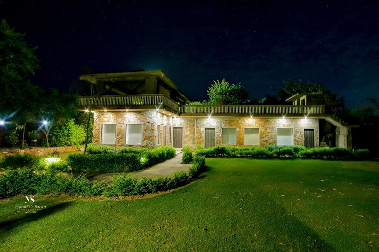 Exterior & Views