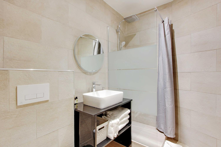 Bathroom, Modern apartment - 1BR 4P - Le Marais, Paris
