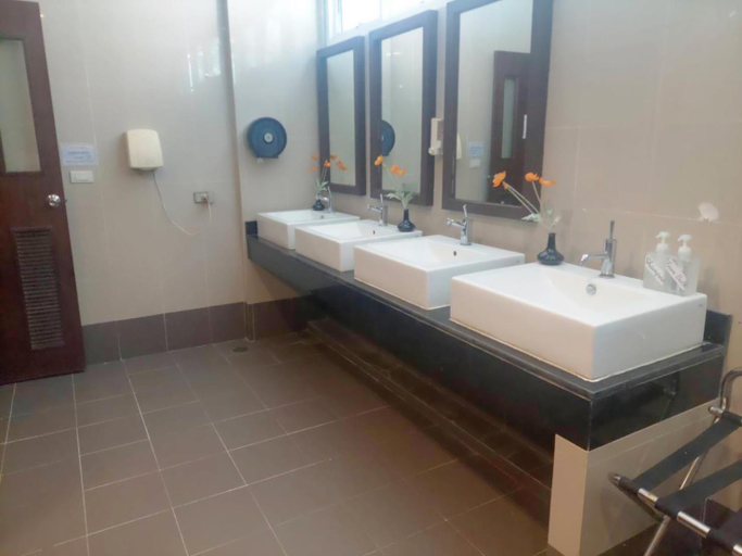 Bathroom 4, The Beachfront Hostel, Ko Samui
