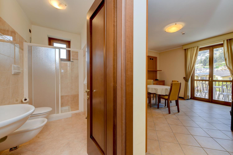 Bathroom 3, Hotel Bellavista, Brescia