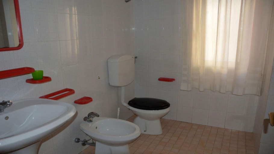 Bathroom, Family-Friendly getaway close to the beach by Beahost Rentals, Venezia