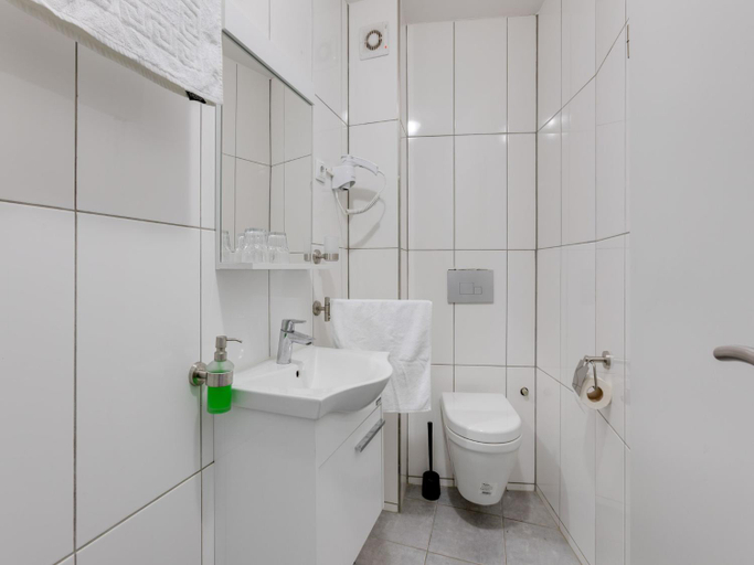 Bathroom 3, Pleasant Apartment in Oberhausen With a Terrace, Oberhausen