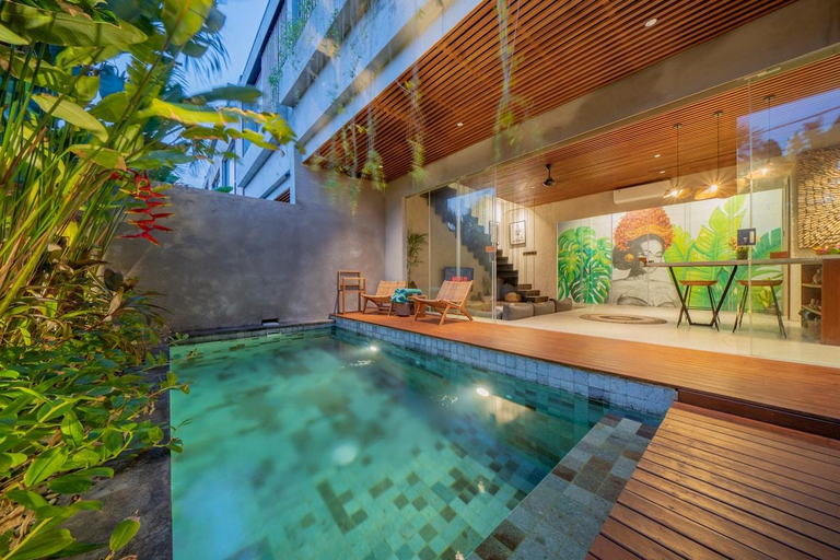 4, Villa Cek Ombak 2, Badung