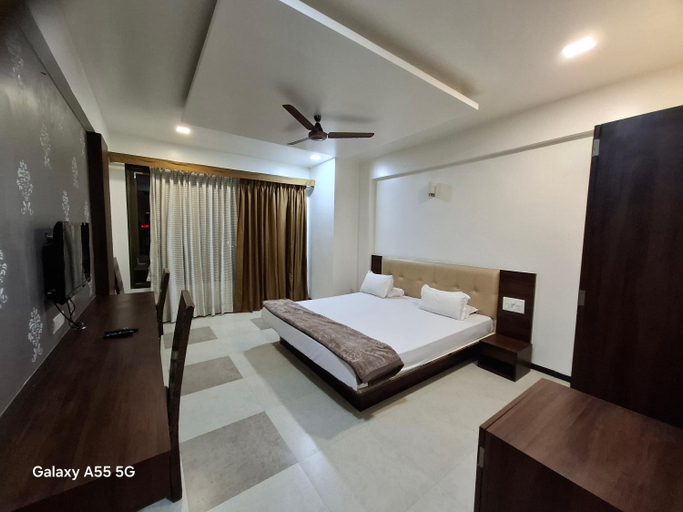 Bedroom 5, Hotel Pride Executive, Satara