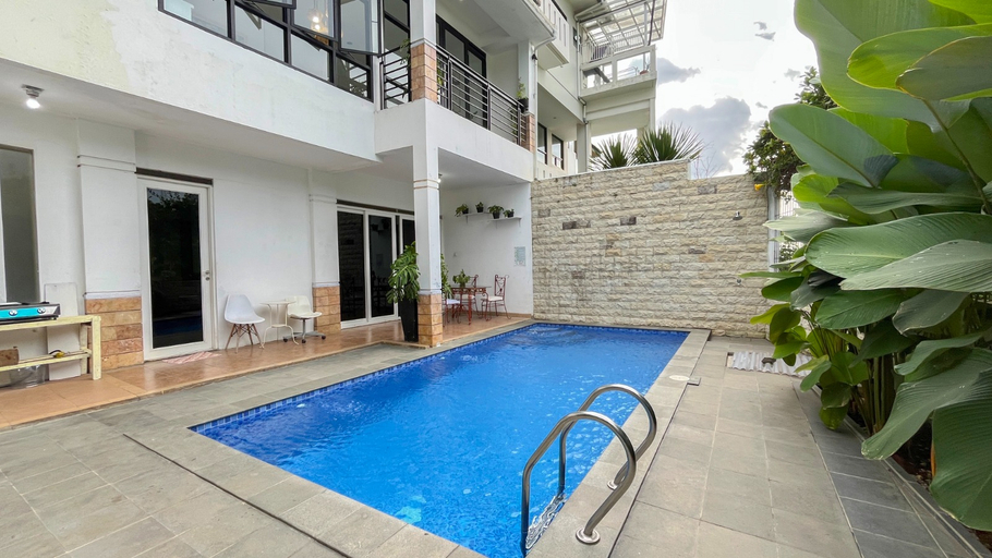 Swimming Pool 5, Green House Villa 6 bedrooms with private pool, Bandung