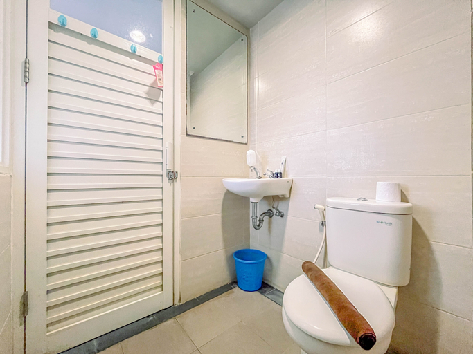 Bathroom 5, Great Pure Comfiness Studio at Apartment Student Castle Yogyakarta by Travelio, Sleman