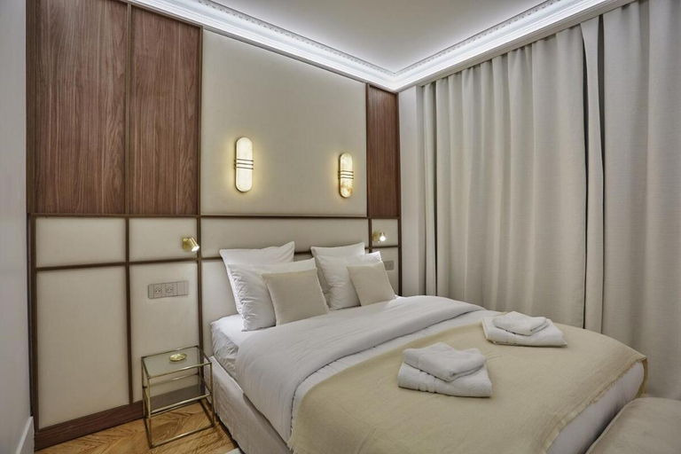 5, Apartment Matignon St Honore by Studio Prestige, Paris