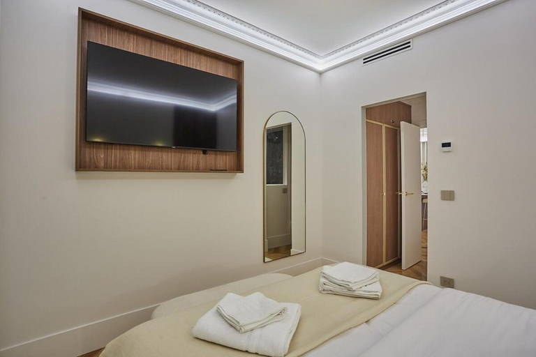 3, Apartment Matignon St Honore by Studio Prestige, Paris