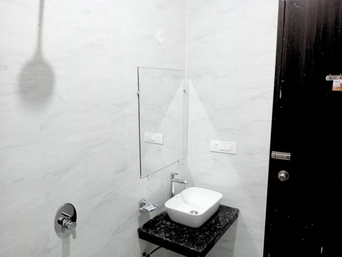 Bathroom, Gaura Resort, Lucknow