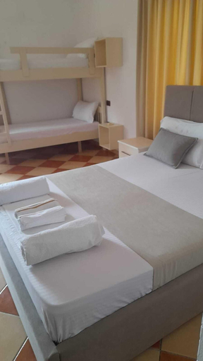 Room 4, mermaid, Vlorës