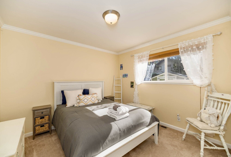 Room 5, 846 Stanford 3 Bedroom Home, El Dorado