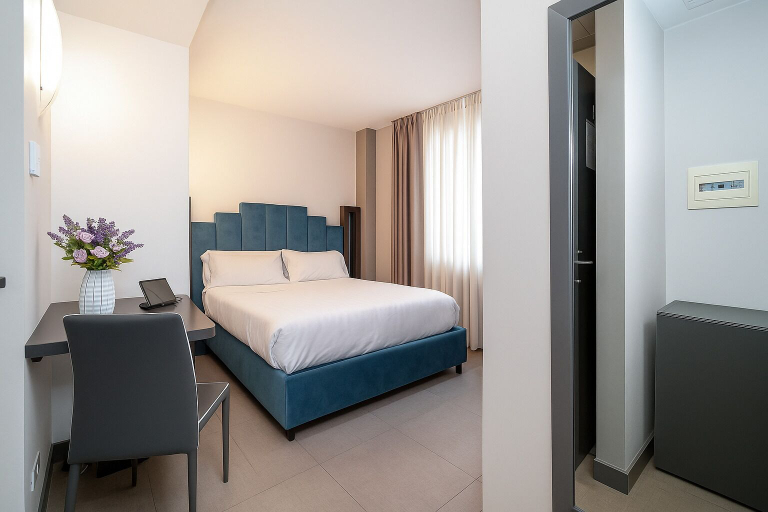 Room 5, Hotiday Napoli Porto, Napoli