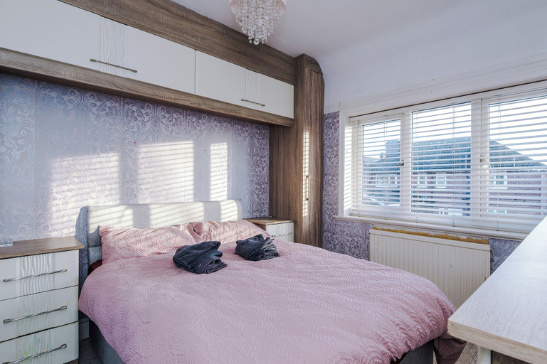 Room 3, Modern 3-Bed - Near Etihad & City Centre, Tameside