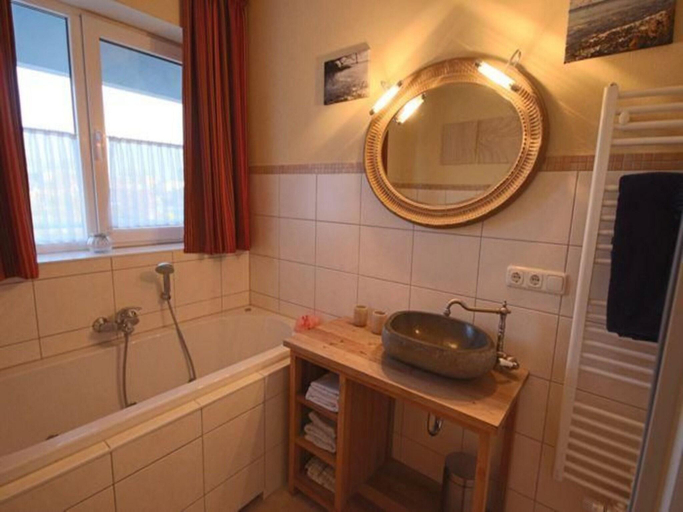 Bathroom 3, geschmackvoll eingerichtetes Appartement, Mecklenburgische Seenplatte