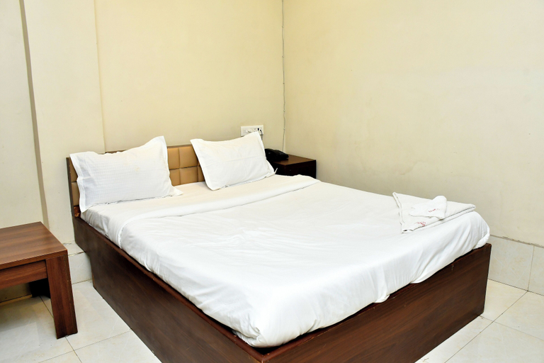 Room 5, Raj Gharana, Raipur