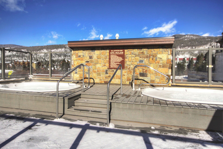Outdoor spa tub 4, 2759 Slopeside 1 Bedroom Condo by RedAwning, Summit