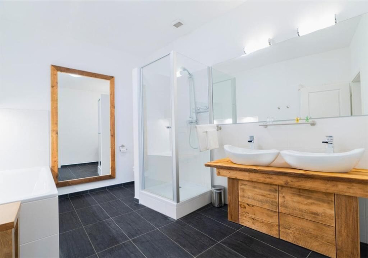 Bathroom 5, Hotel Hahnmühle 1323, Coburg