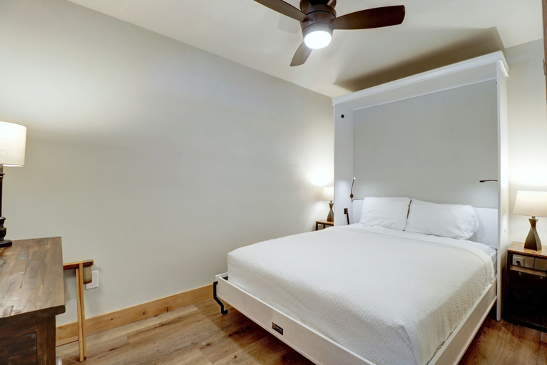 Room 3, Amazing Location - Steps to American Eagle Lift - CJ202 by RedAwning, Summit