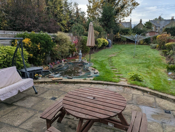 Room 2, Central Large House close to Heathrow, Slough