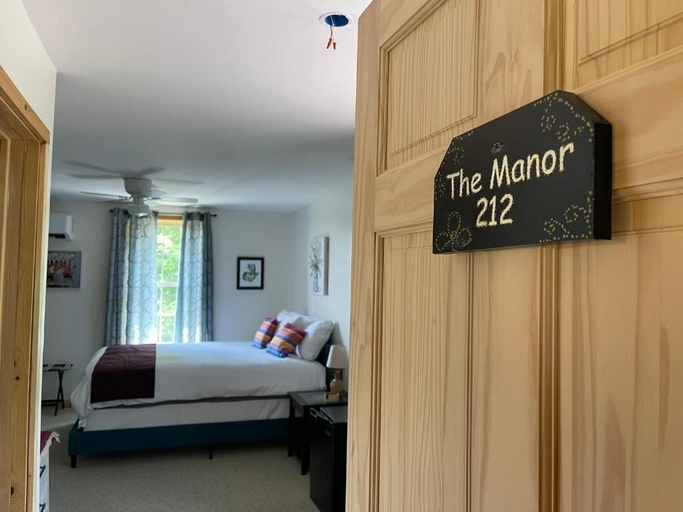 Bedroom 3, Deer Creek Winery at Brooks Estate, Clarion