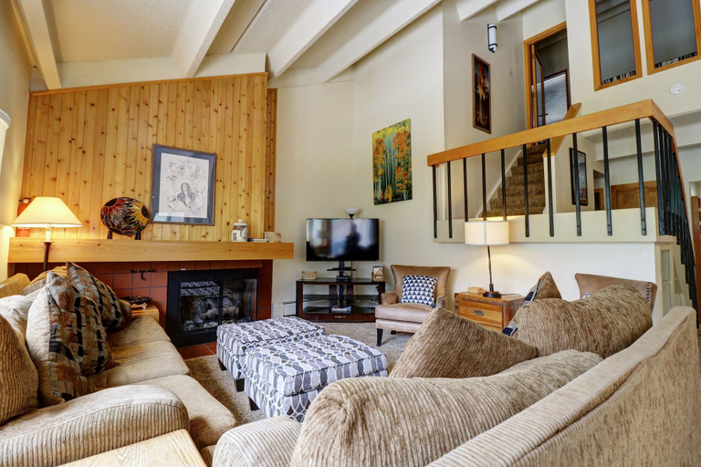 Living area 4, Alluring Lofty Condo In East Village - PG310 by RedAwning, Summit