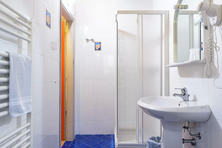 Bathroom 5, Hotel Appennino, Modena
