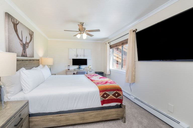 Room 5, Northstar 6 3 Bedroom Condo by RedAwning, San Miguel