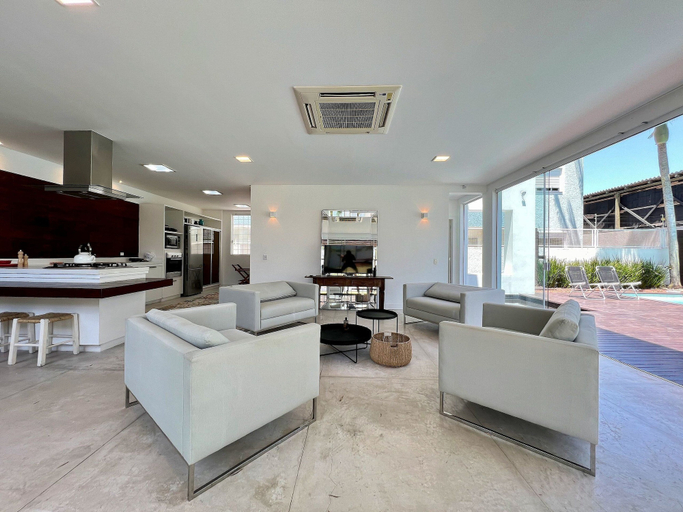 Living area 4, Casa Ingleses, Florianopolis