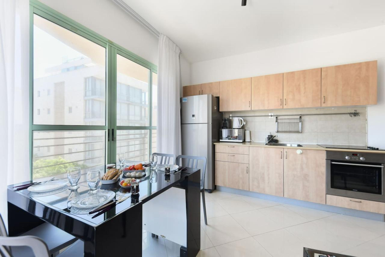 4, Mamad Elegant Sea-View Apt w Mamad by Sea N' Rent