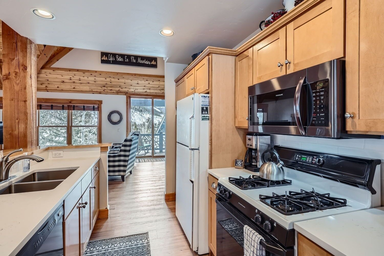 Private kitchen 2, 6 Cabin In The Pines 3 Bedroom Home, Summit