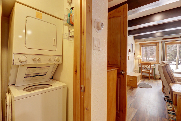 Bathroom 3, Peregrine, Summit