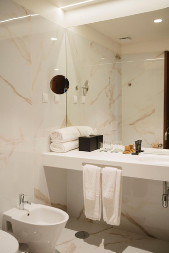 Bathroom 5, The Vinea Collection Hotel by Piamonte Hotels, Monção